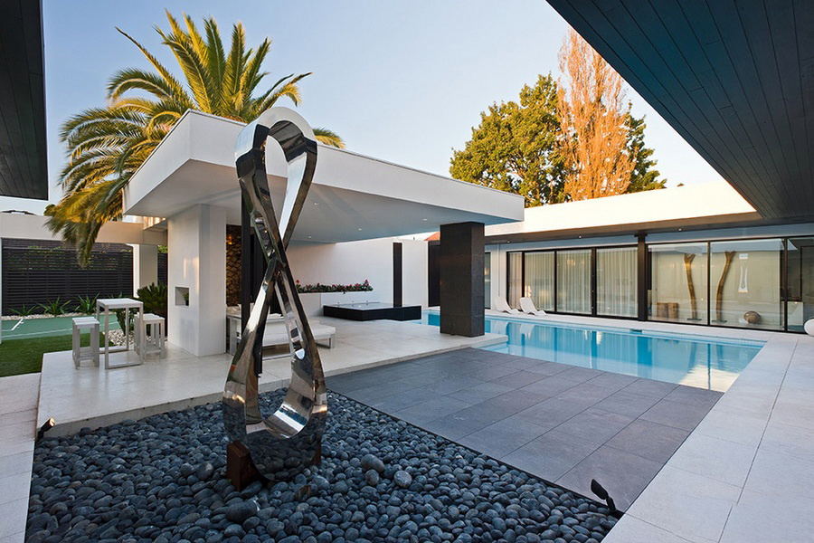 <b>私人游泳池怎样设计制作呢？？</b>