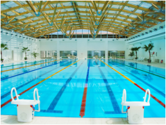 游泳池游泳时，，游泳镜起雾的解决步伐？？