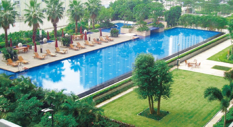 <b>私人别墅游泳池怎么建？？？？？水质怎么处置惩罚呢？？？？？</b>