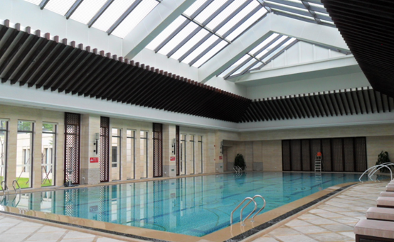 室内游泳馆怎样透风换气？？