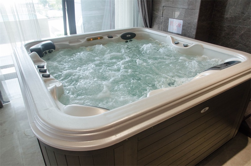 <b>庄闲游戏SPA泳池,让你尽享品质生涯!</b>